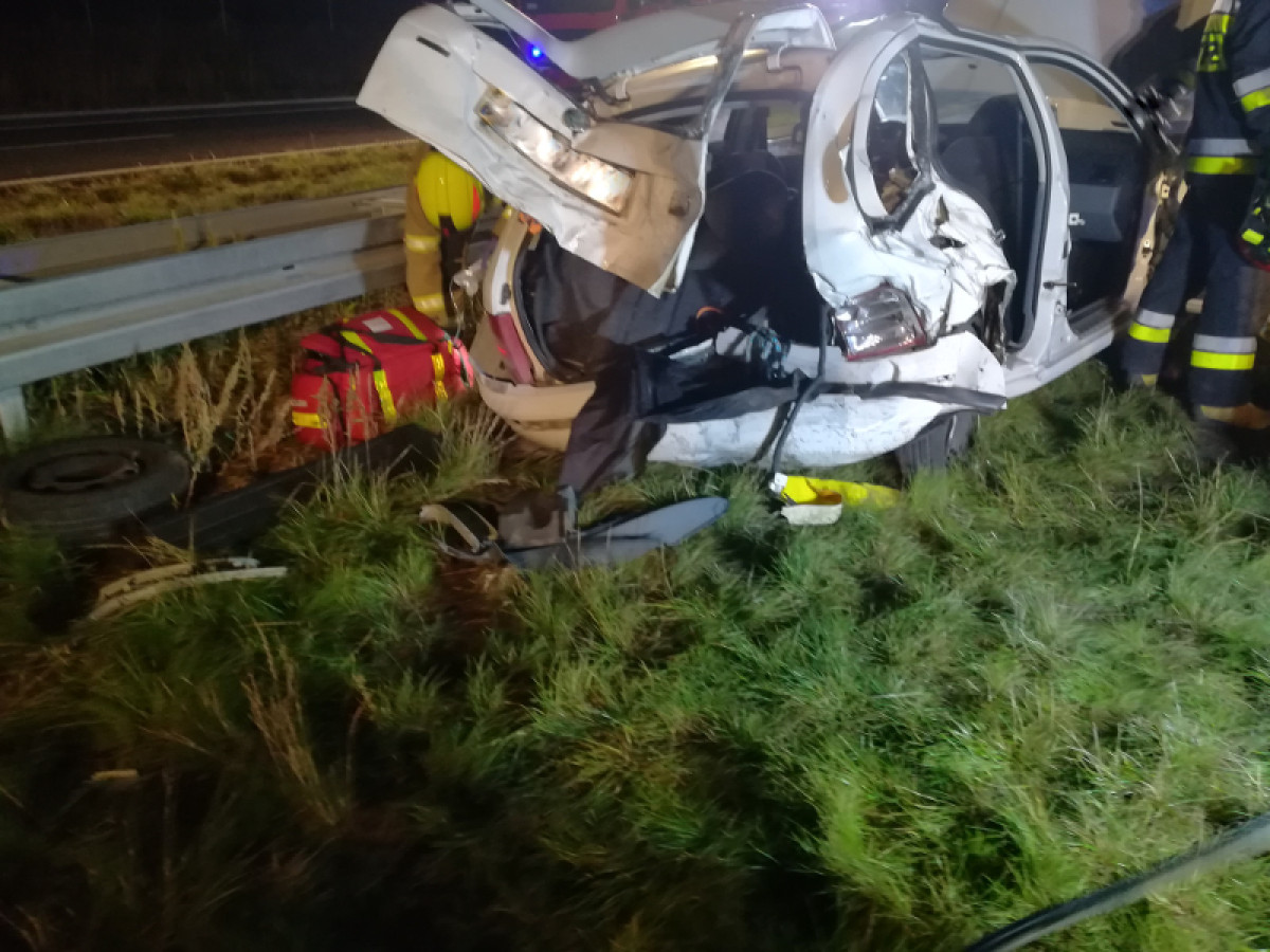Wypadek na S5. Pasażer został uwięziony w aucie