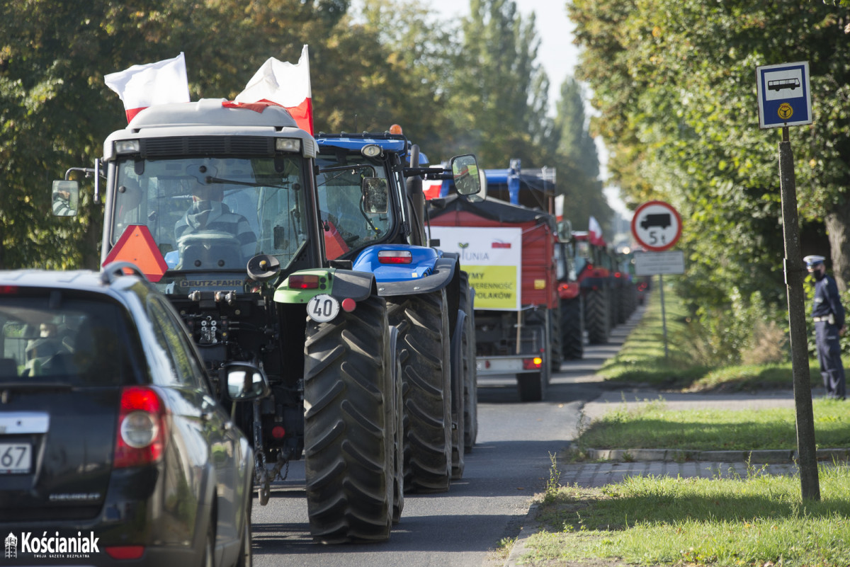 Rolnicy wyjechali na drogi powiatu kościańskiego [ZDJĘCIA]