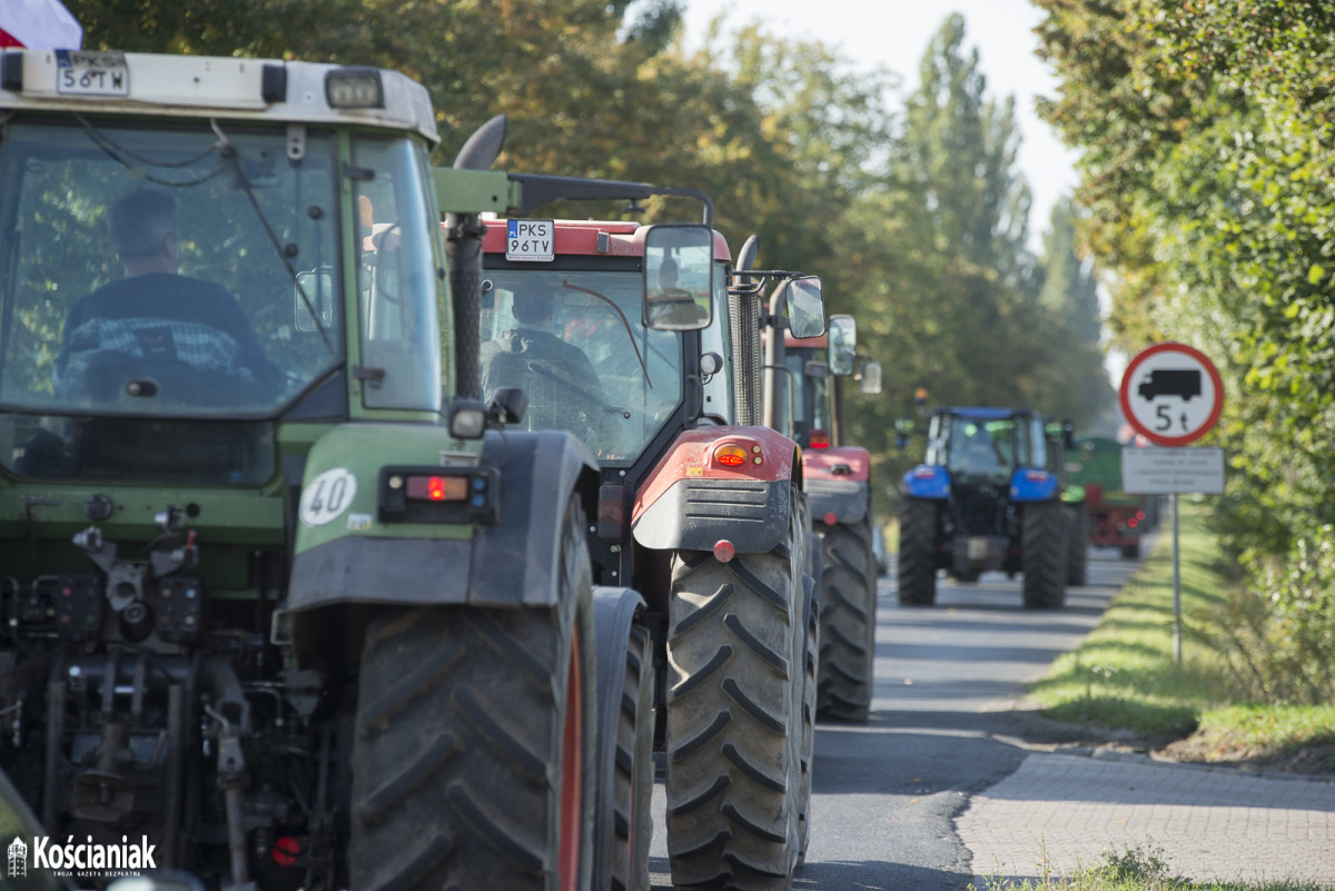 Rolnicy wyjechali na drogi powiatu kościańskiego [ZDJĘCIA]
