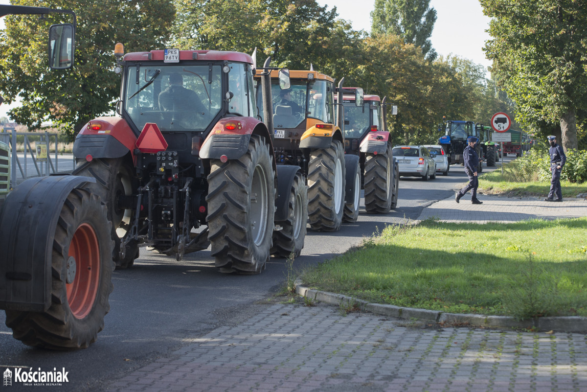 Rolnicy wyjechali na drogi powiatu kościańskiego [ZDJĘCIA]