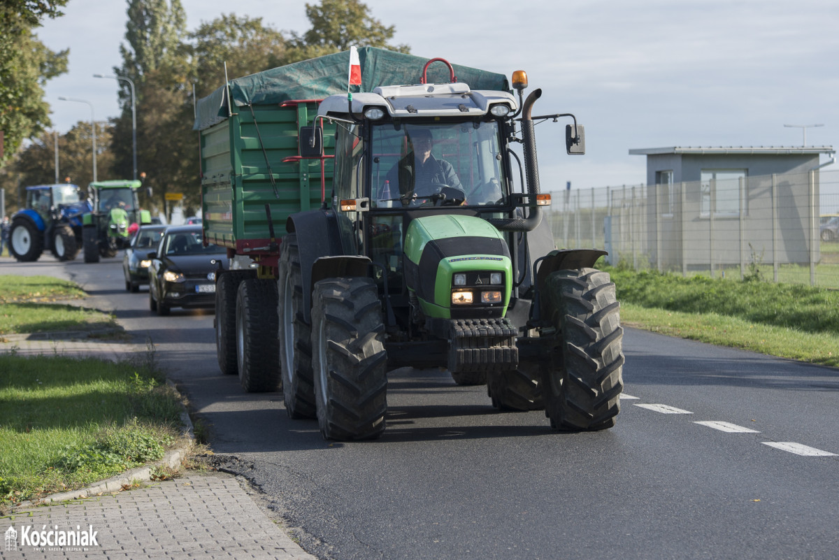 Rolnicy wyjechali na drogi powiatu kościańskiego [ZDJĘCIA]
