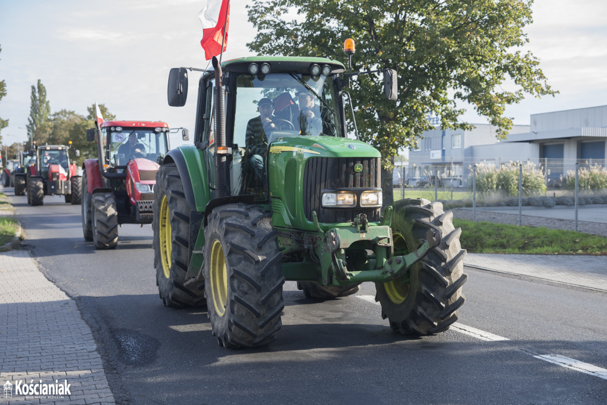 Rolnicy wyjechali na drogi powiatu kościańskiego [ZDJĘCIA]