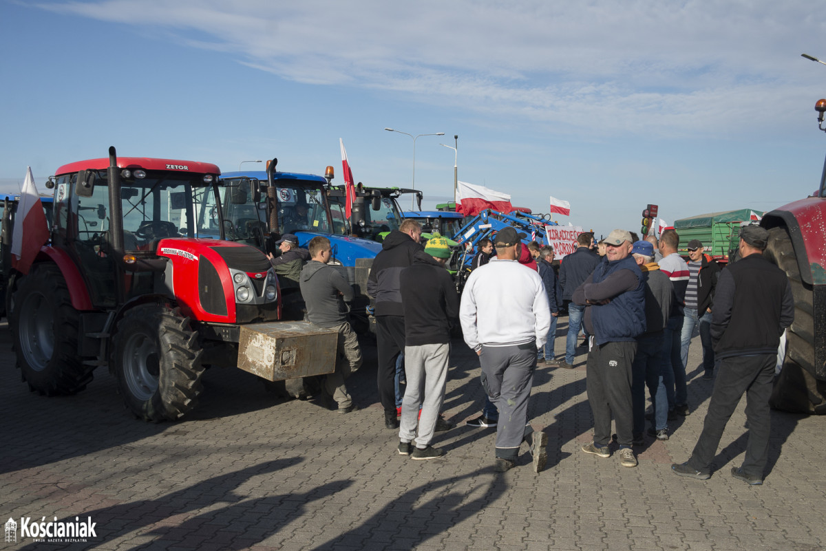 Rolnicy wyjechali na drogi powiatu kościańskiego [ZDJĘCIA]