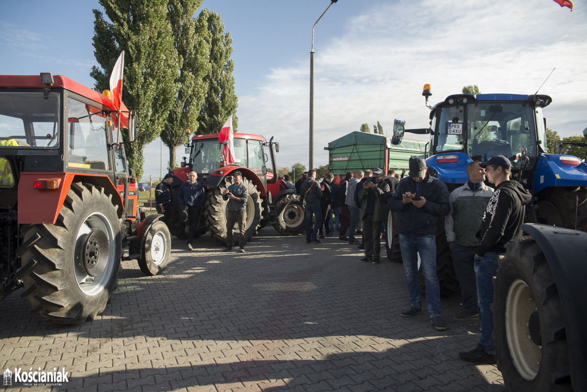 Rolnicy wyjechali na drogi powiatu kościańskiego [ZDJĘCIA]