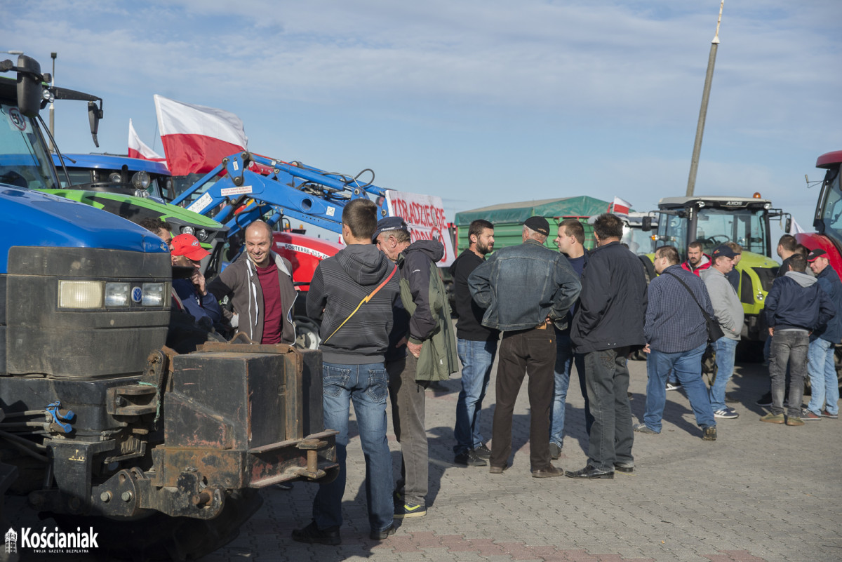 Rolnicy wyjechali na drogi powiatu kościańskiego [ZDJĘCIA]