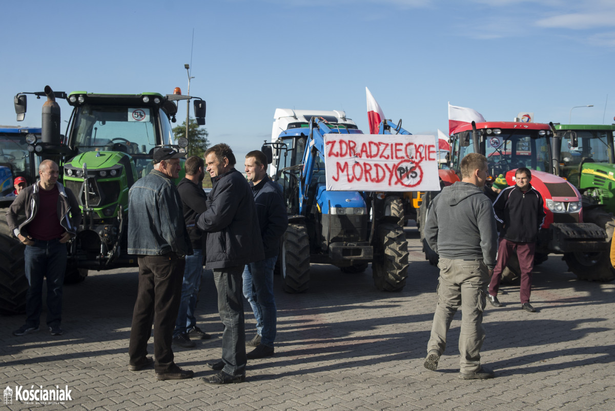 Rolnicy wyjechali na drogi powiatu kościańskiego [ZDJĘCIA]