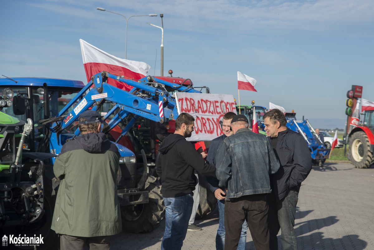 Rolnicy wyjechali na drogi powiatu kościańskiego [ZDJĘCIA]