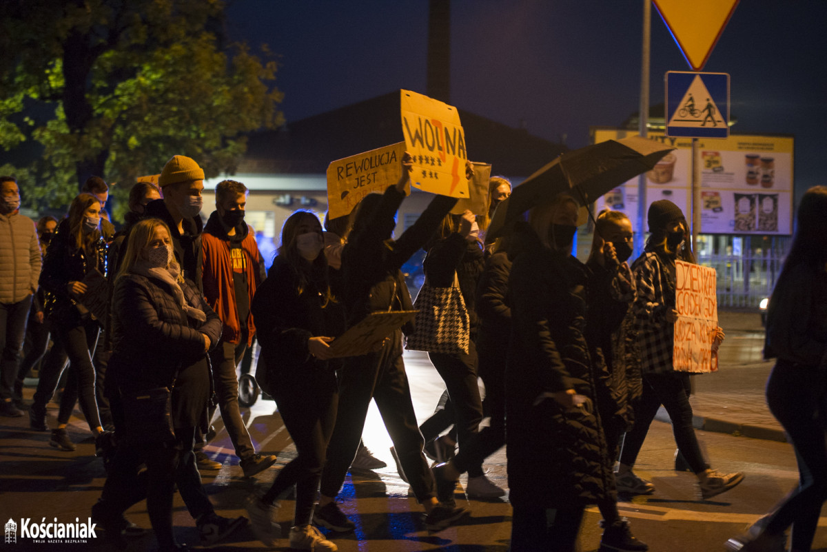 Strajk Kobiet. Drugi dzień protestów w Kościanie [ZDJĘCIA]
