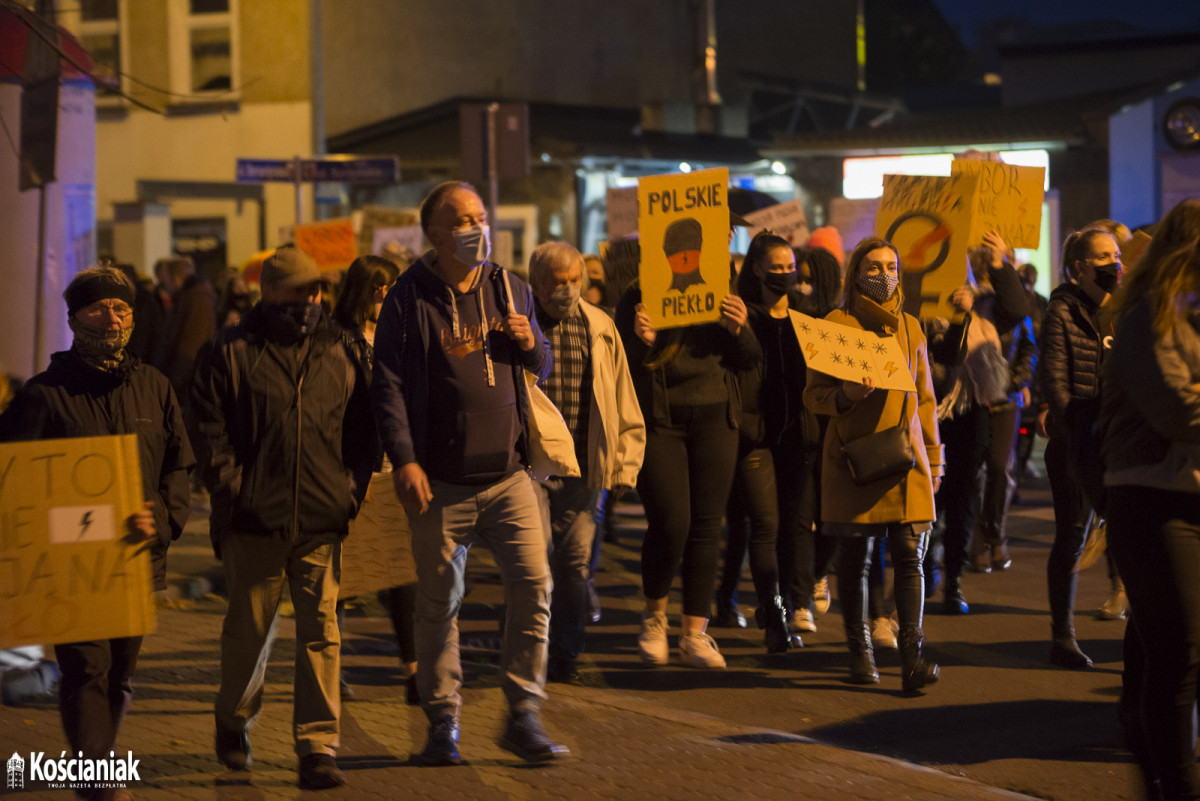 Strajk Kobiet. Drugi dzień protestów w Kościanie [ZDJĘCIA]
