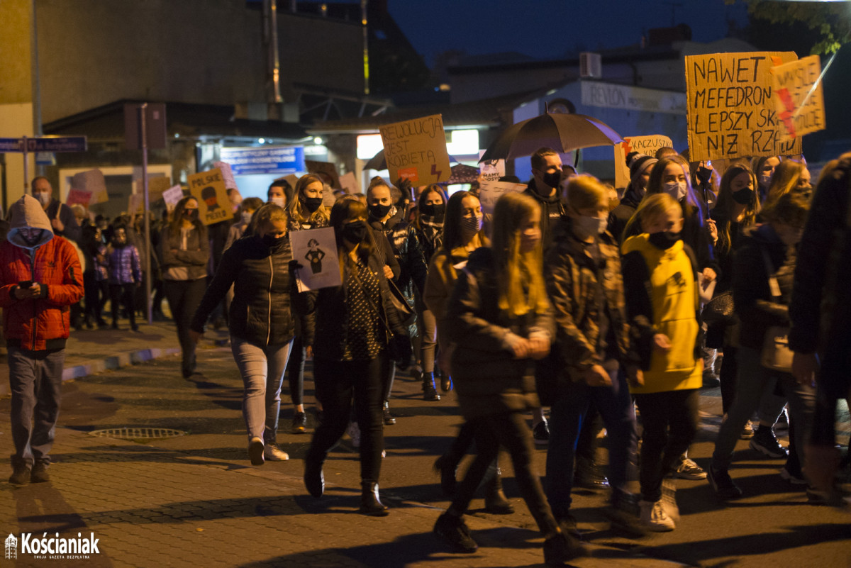 Strajk Kobiet. Drugi dzień protestów w Kościanie [ZDJĘCIA]