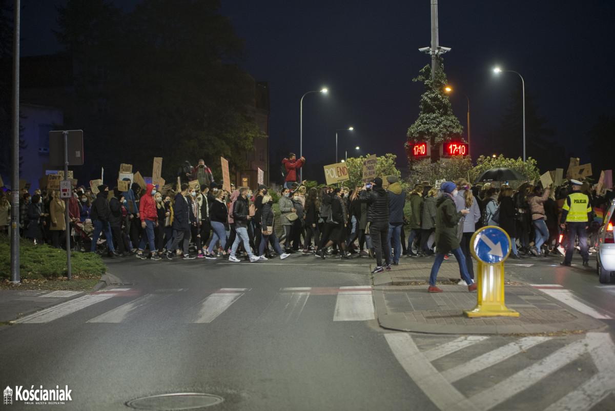 Strajk Kobiet. Drugi dzień protestów w Kościanie [ZDJĘCIA]