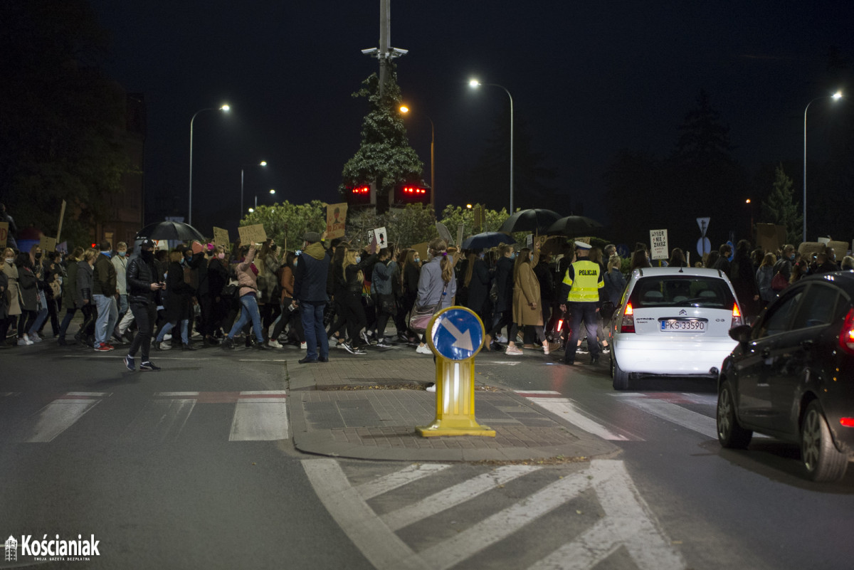 Strajk Kobiet. Drugi dzień protestów w Kościanie [ZDJĘCIA]