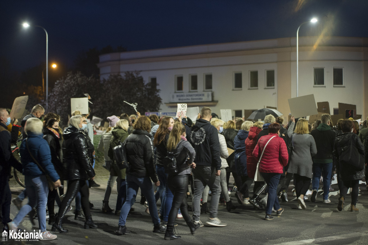 Strajk Kobiet. Drugi dzień protestów w Kościanie [ZDJĘCIA]