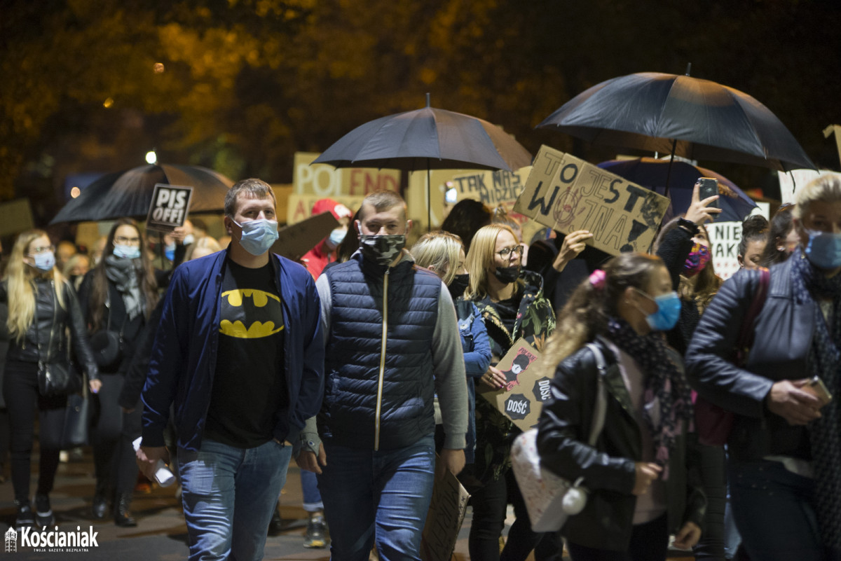 Strajk Kobiet. Drugi dzień protestów w Kościanie [ZDJĘCIA]