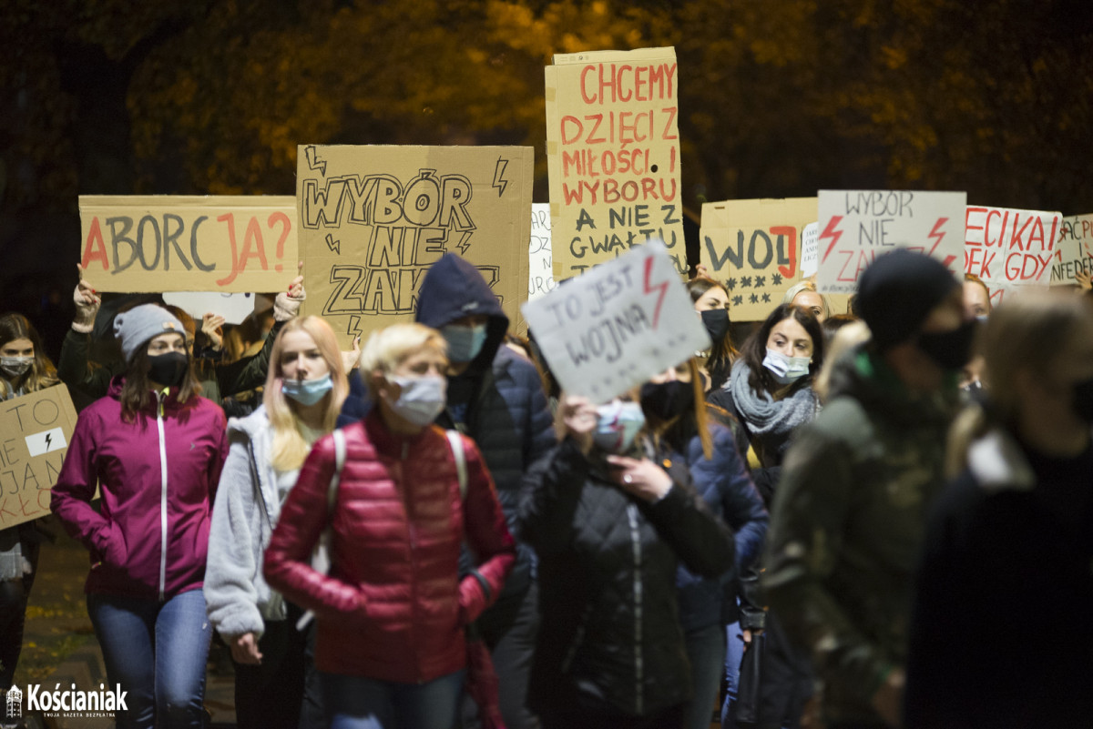 Strajk Kobiet. Drugi dzień protestów w Kościanie [ZDJĘCIA]