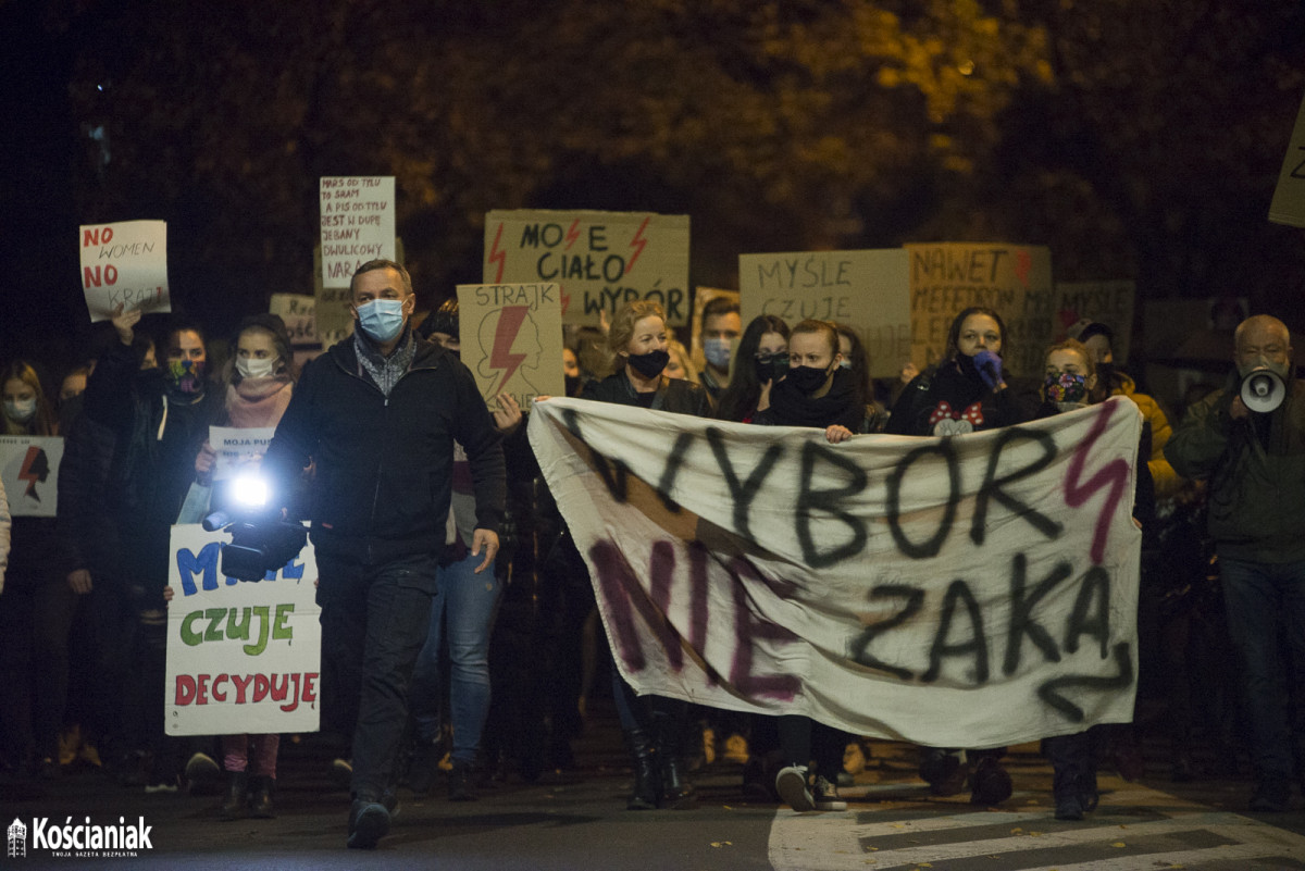 Strajk Kobiet. Drugi dzień protestów w Kościanie [ZDJĘCIA]