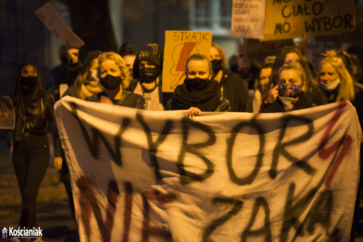 Strajk Kobiet. Drugi dzień protestów w Kościanie [ZDJĘCIA]