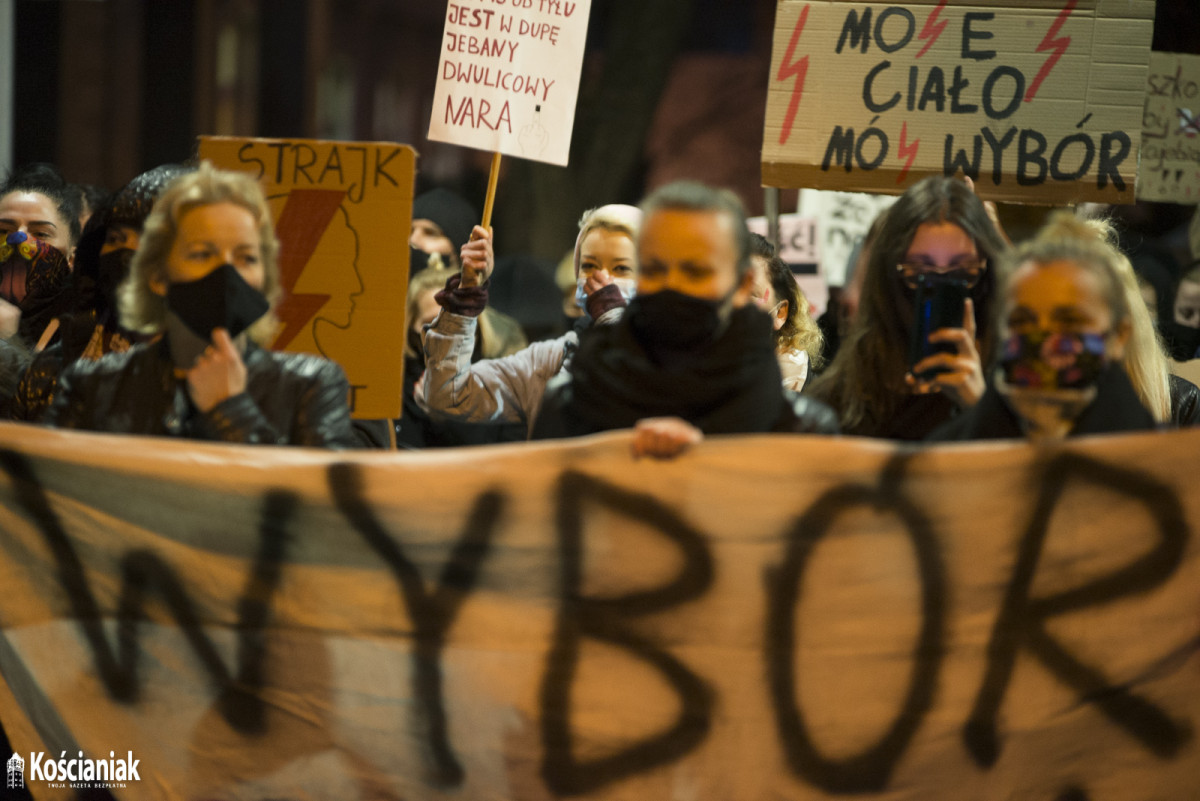 Strajk Kobiet. Drugi dzień protestów w Kościanie [ZDJĘCIA]
