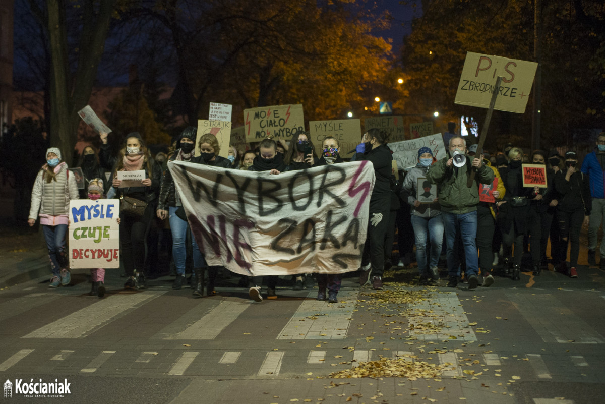 Strajk Kobiet. Drugi dzień protestów w Kościanie [ZDJĘCIA]