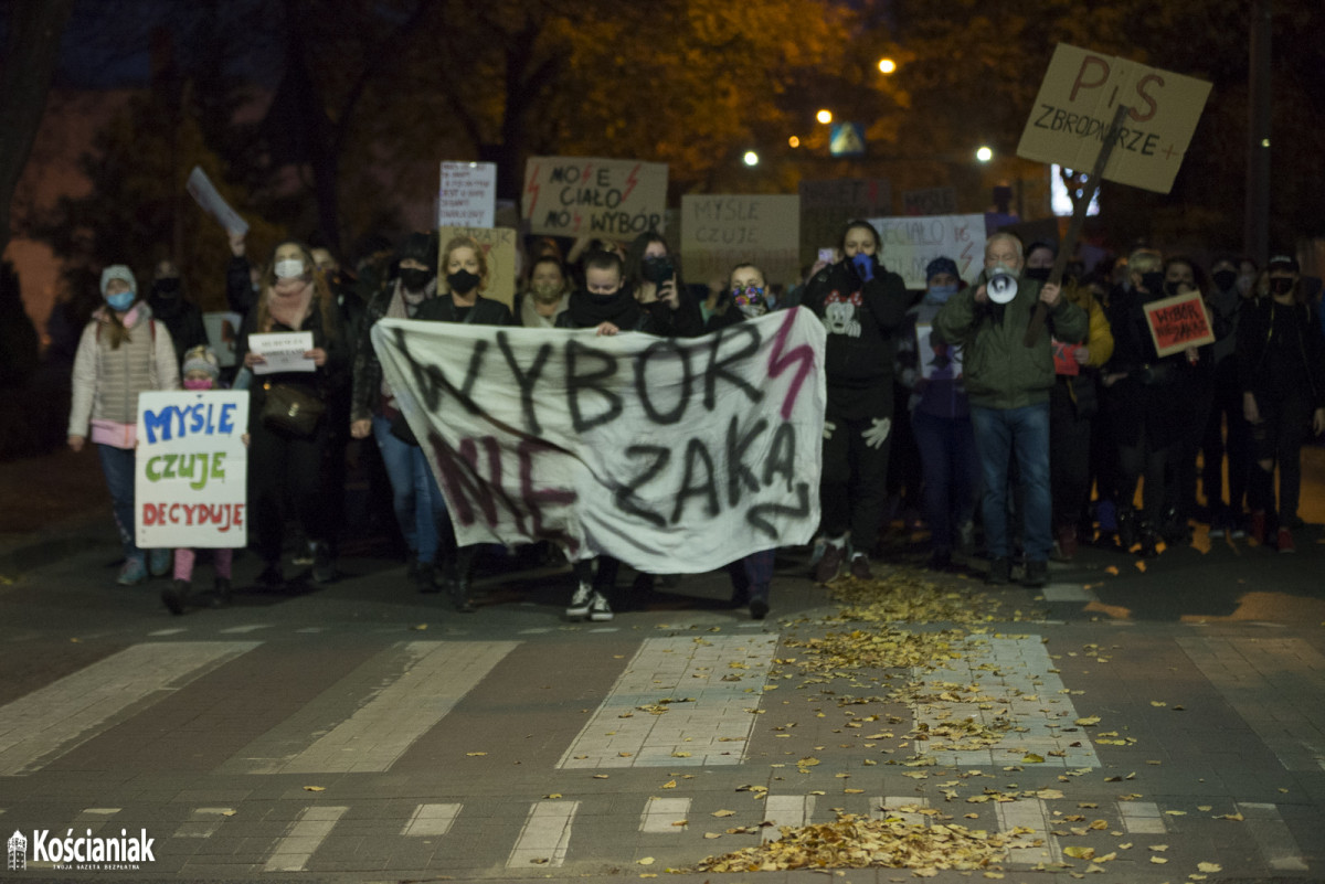 Strajk Kobiet. Drugi dzień protestów w Kościanie [ZDJĘCIA]