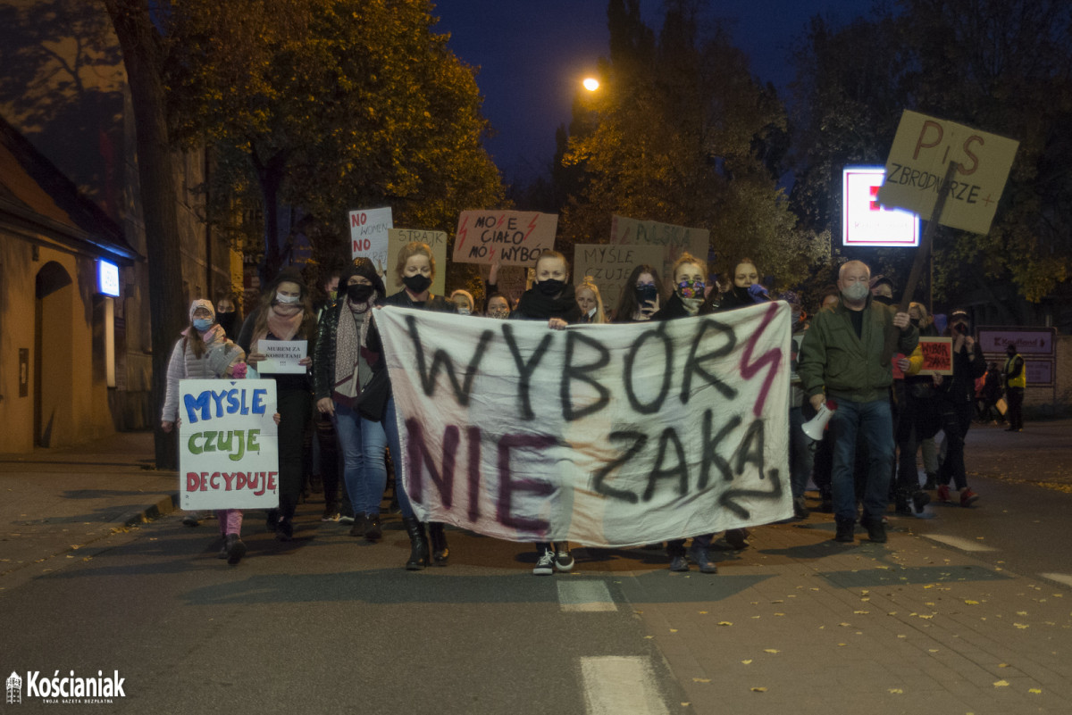 Strajk Kobiet. Drugi dzień protestów w Kościanie [ZDJĘCIA]
