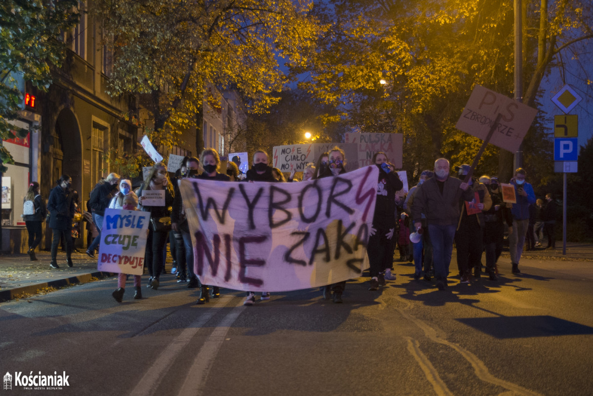 Strajk Kobiet. Drugi dzień protestów w Kościanie [ZDJĘCIA]