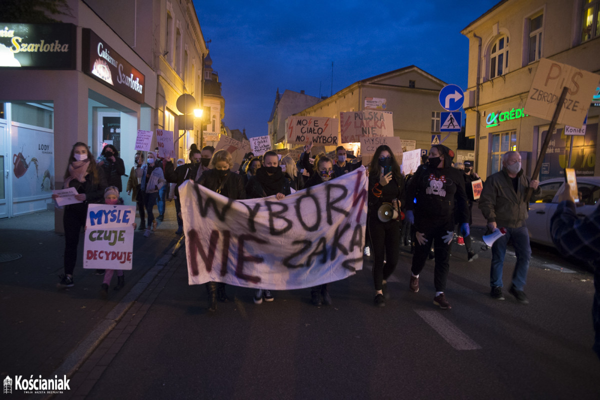 Strajk Kobiet. Drugi dzień protestów w Kościanie [ZDJĘCIA]