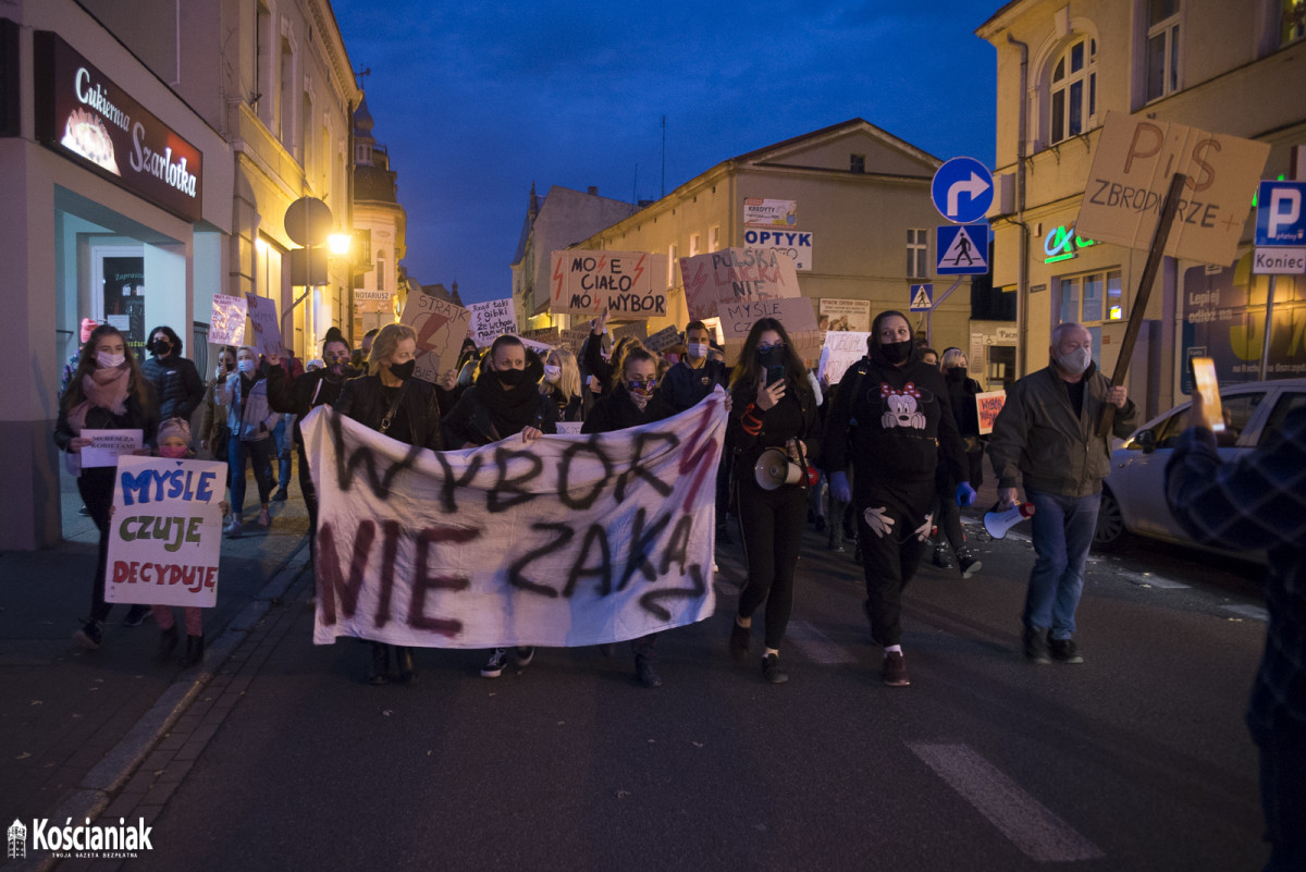 Strajk Kobiet. Drugi dzień protestów w Kościanie [ZDJĘCIA]