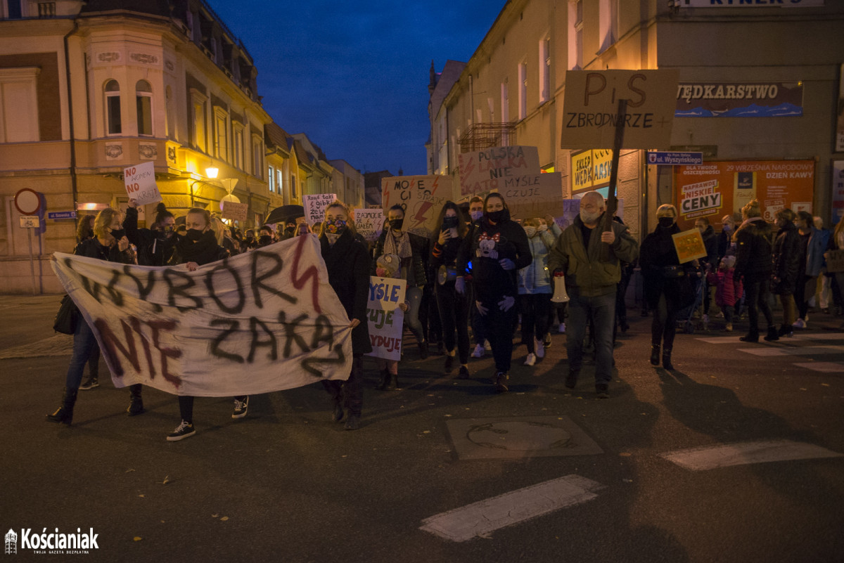 Strajk Kobiet. Drugi dzień protestów w Kościanie [ZDJĘCIA]
