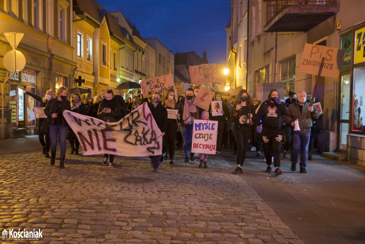 Strajk Kobiet. Drugi dzień protestów w Kościanie [ZDJĘCIA]