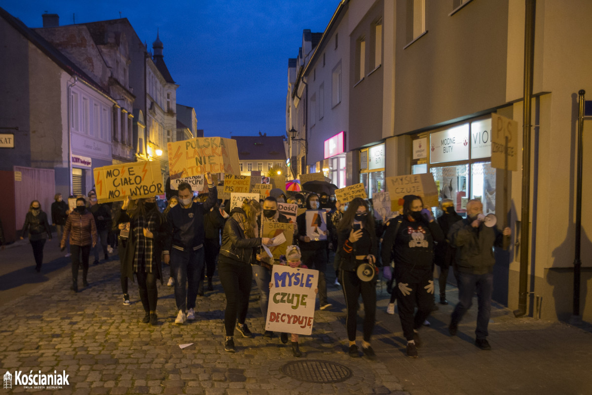 Strajk Kobiet. Drugi dzień protestów w Kościanie [ZDJĘCIA]