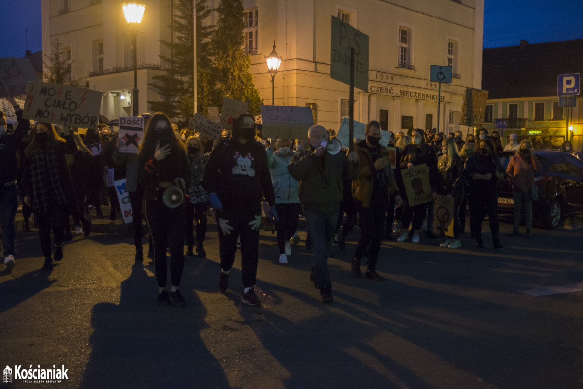 Strajk Kobiet. Drugi dzień protestów w Kościanie [ZDJĘCIA]
