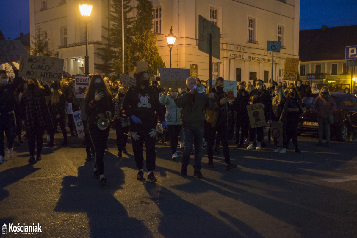 Strajk Kobiet. Drugi dzień protestów w Kościanie [ZDJĘCIA]