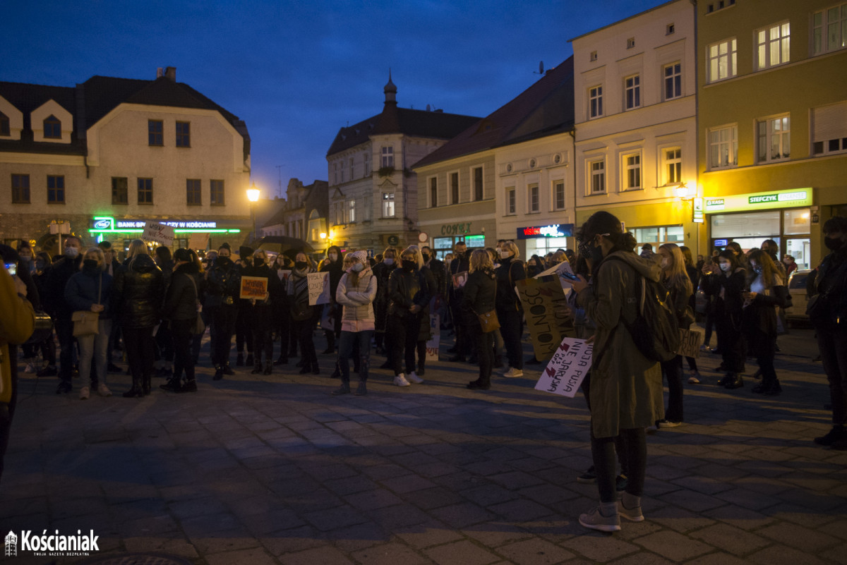 Strajk Kobiet. Drugi dzień protestów w Kościanie [ZDJĘCIA]