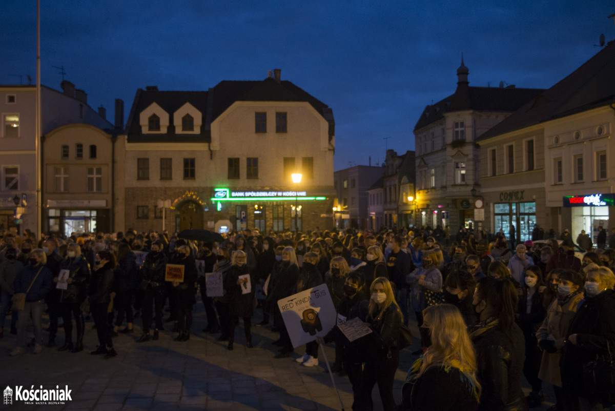 Strajk Kobiet. Drugi dzień protestów w Kościanie [ZDJĘCIA]
