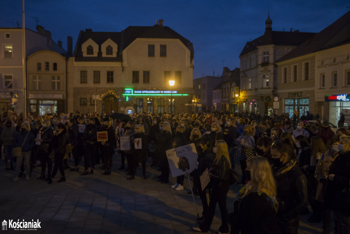 Strajk Kobiet. Drugi dzień protestów w Kościanie [ZDJĘCIA]