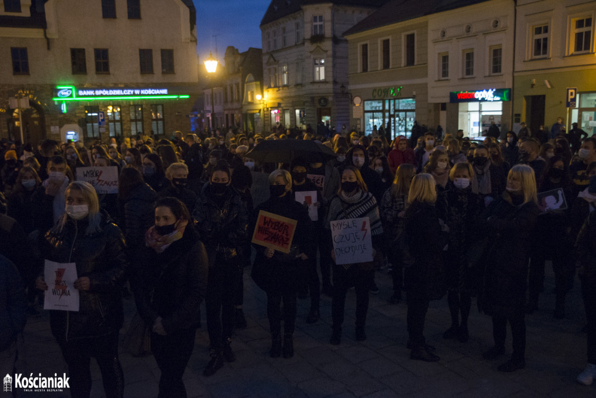 Strajk Kobiet. Drugi dzień protestów w Kościanie [ZDJĘCIA]