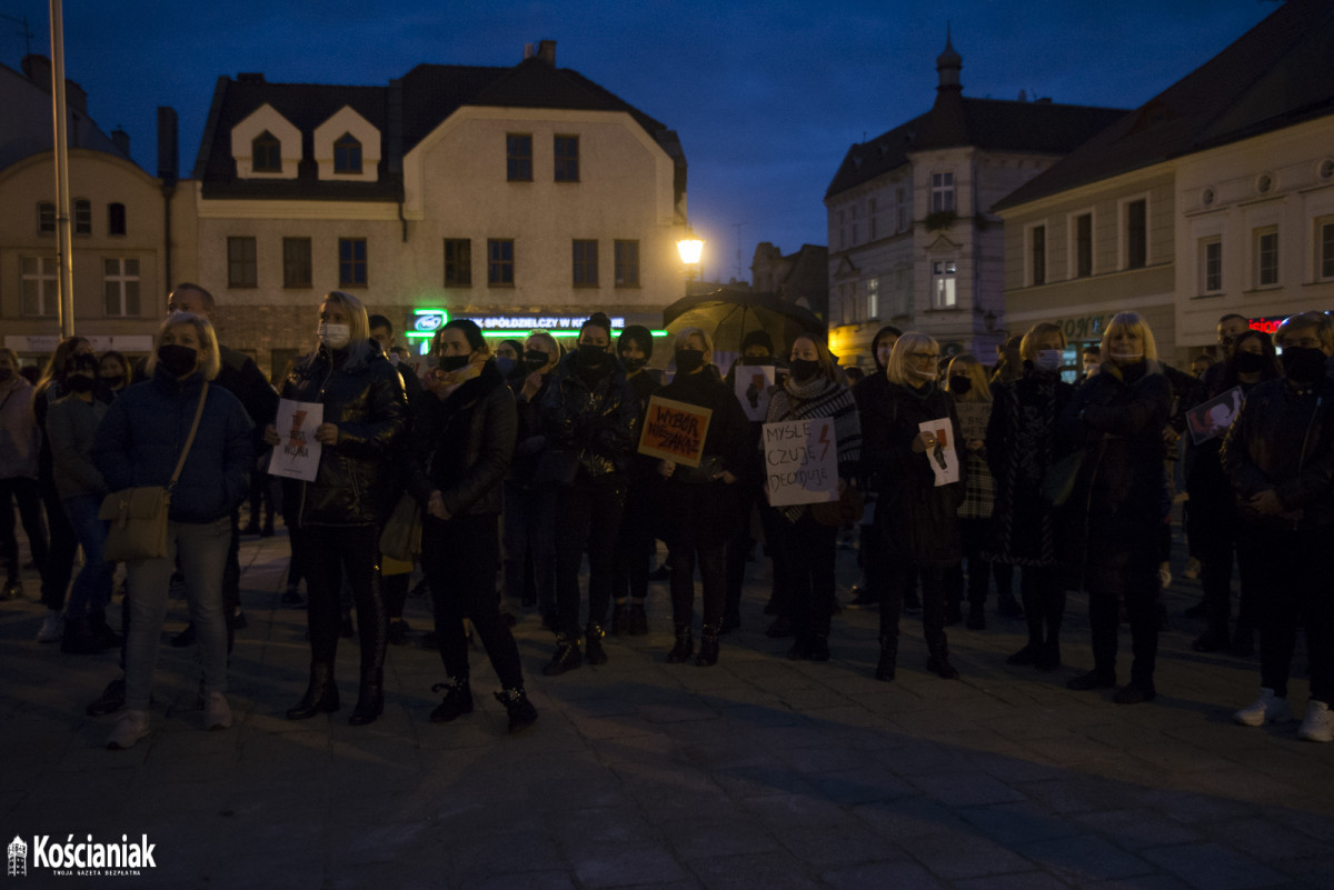 Strajk Kobiet. Drugi dzień protestów w Kościanie [ZDJĘCIA]