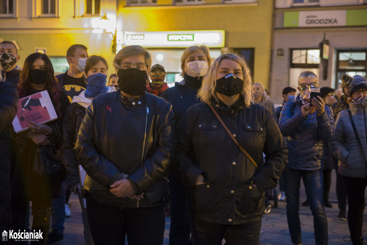 Strajk Kobiet. Drugi dzień protestów w Kościanie [ZDJĘCIA]