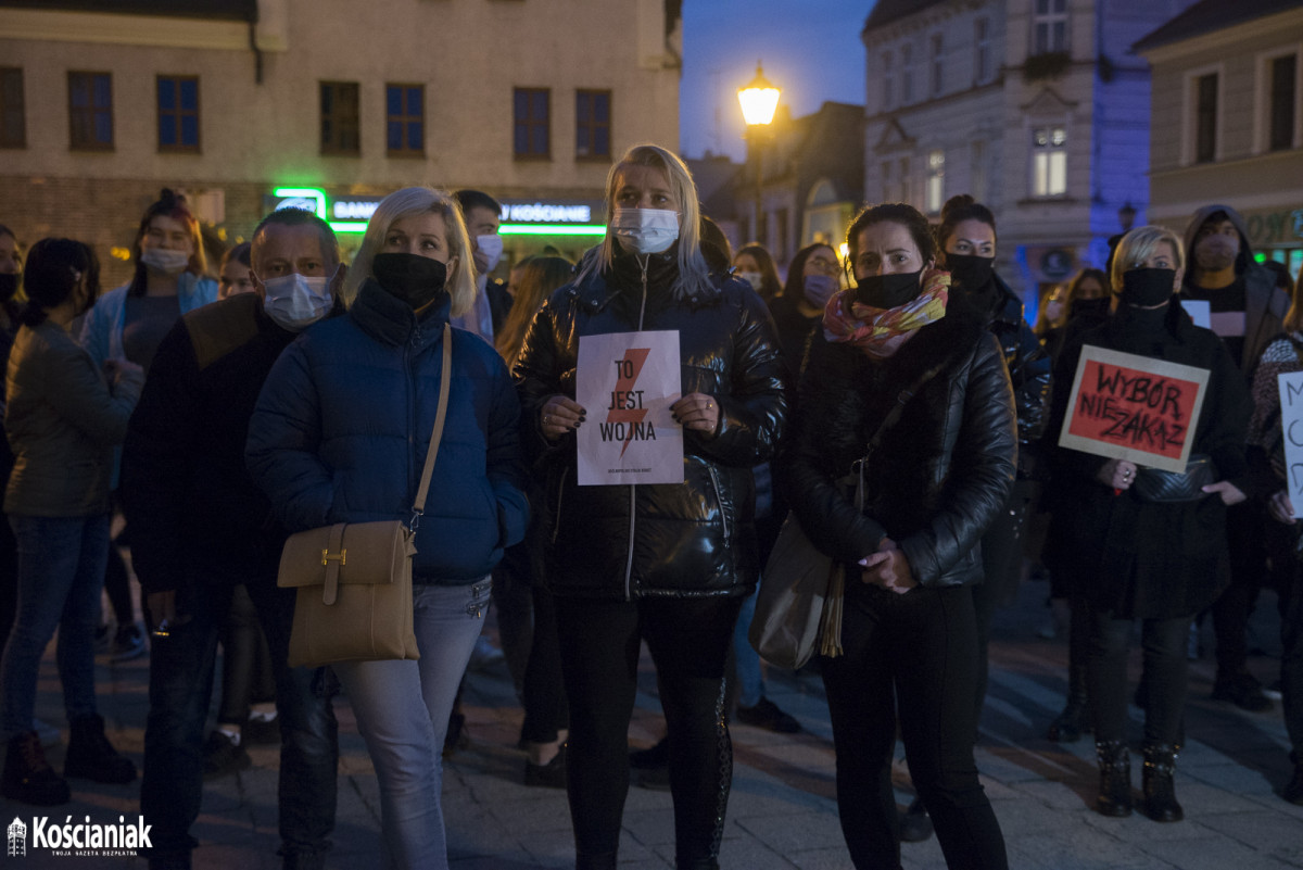 Strajk Kobiet. Drugi dzień protestów w Kościanie [ZDJĘCIA]
