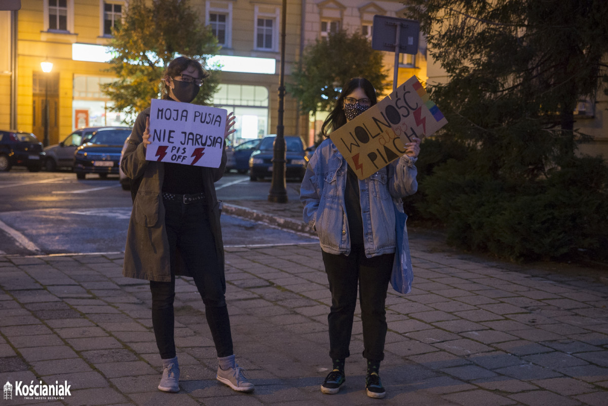 Strajk Kobiet. Drugi dzień protestów w Kościanie [ZDJĘCIA]