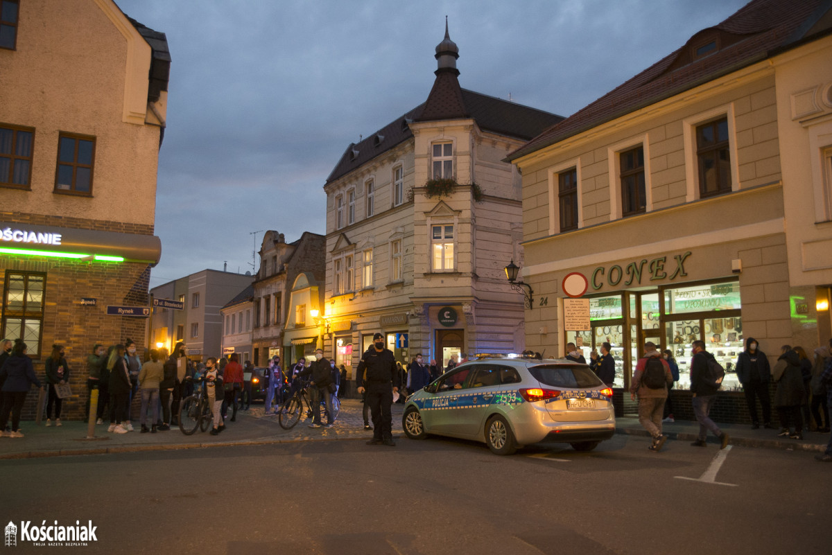 Strajk Kobiet. Drugi dzień protestów w Kościanie [ZDJĘCIA]