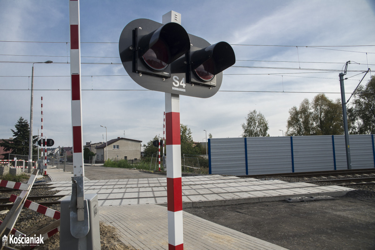 Roboty na przejeździe w Starych Oborzyskach stoją przez koronawirusa