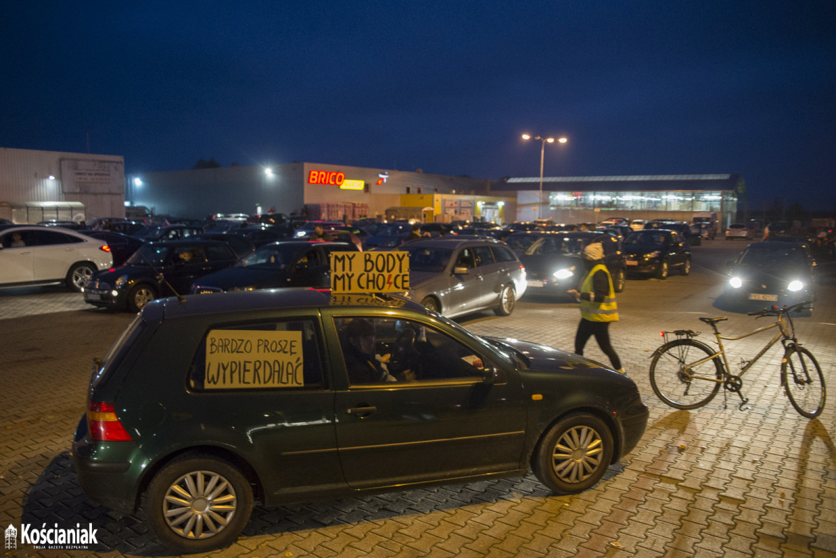 Samochodowy Strajk Kobiet w Kościanie [ZDJĘCIA]