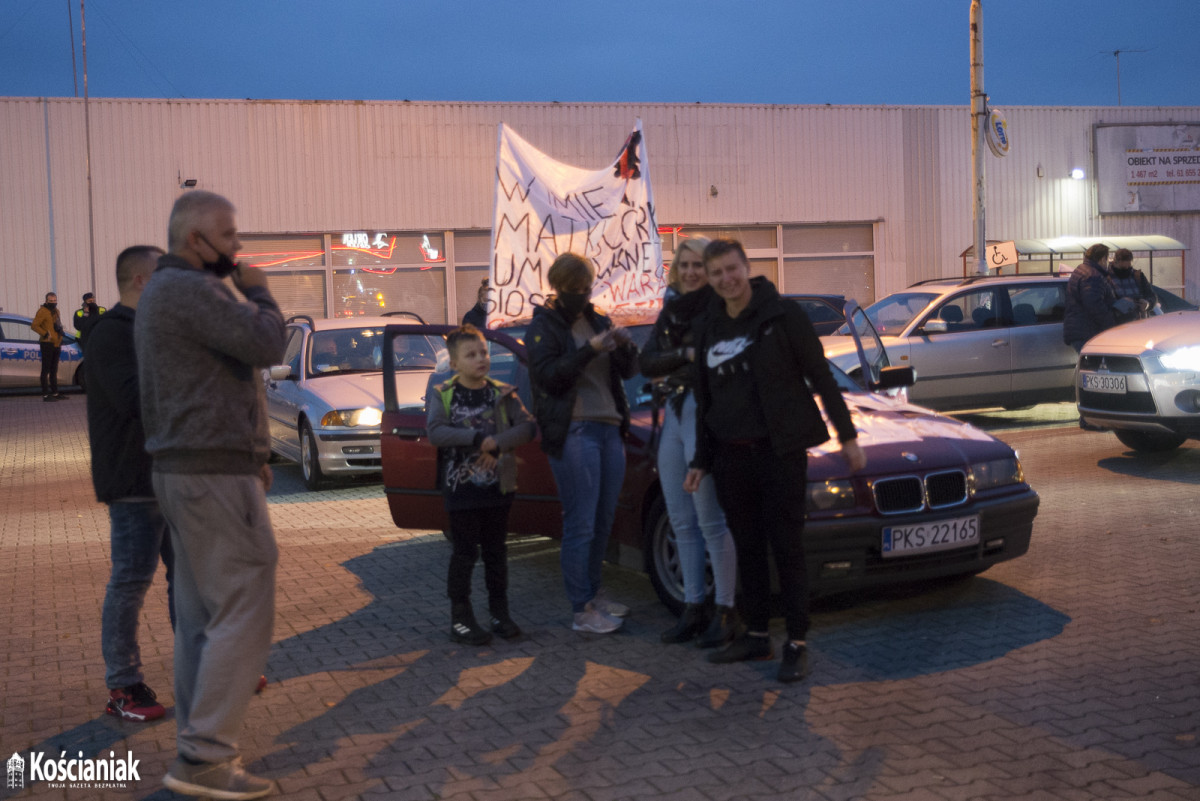 Samochodowy Strajk Kobiet w Kościanie [ZDJĘCIA]