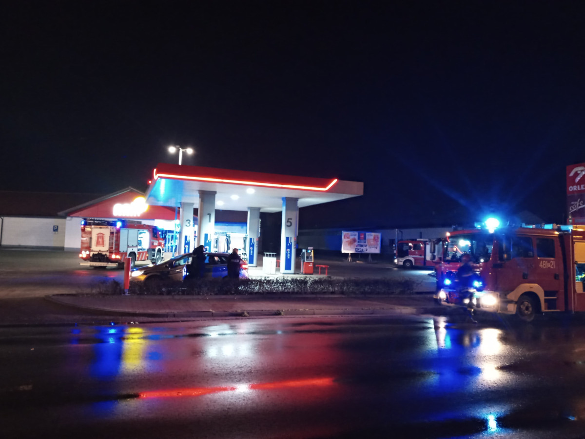 Wjechał w zbiorniki z gazem. Był pijany