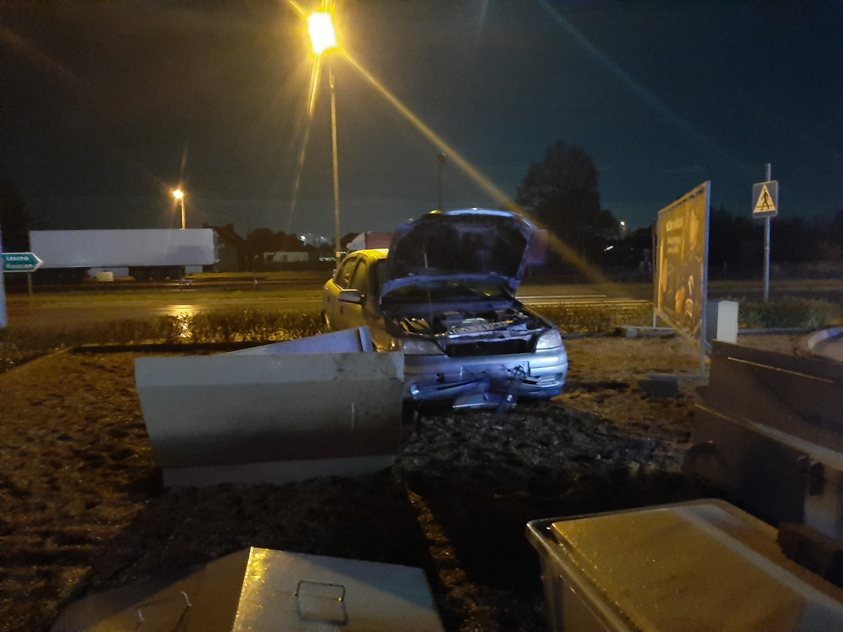 Wjechał w zbiorniki z gazem. Był pijany