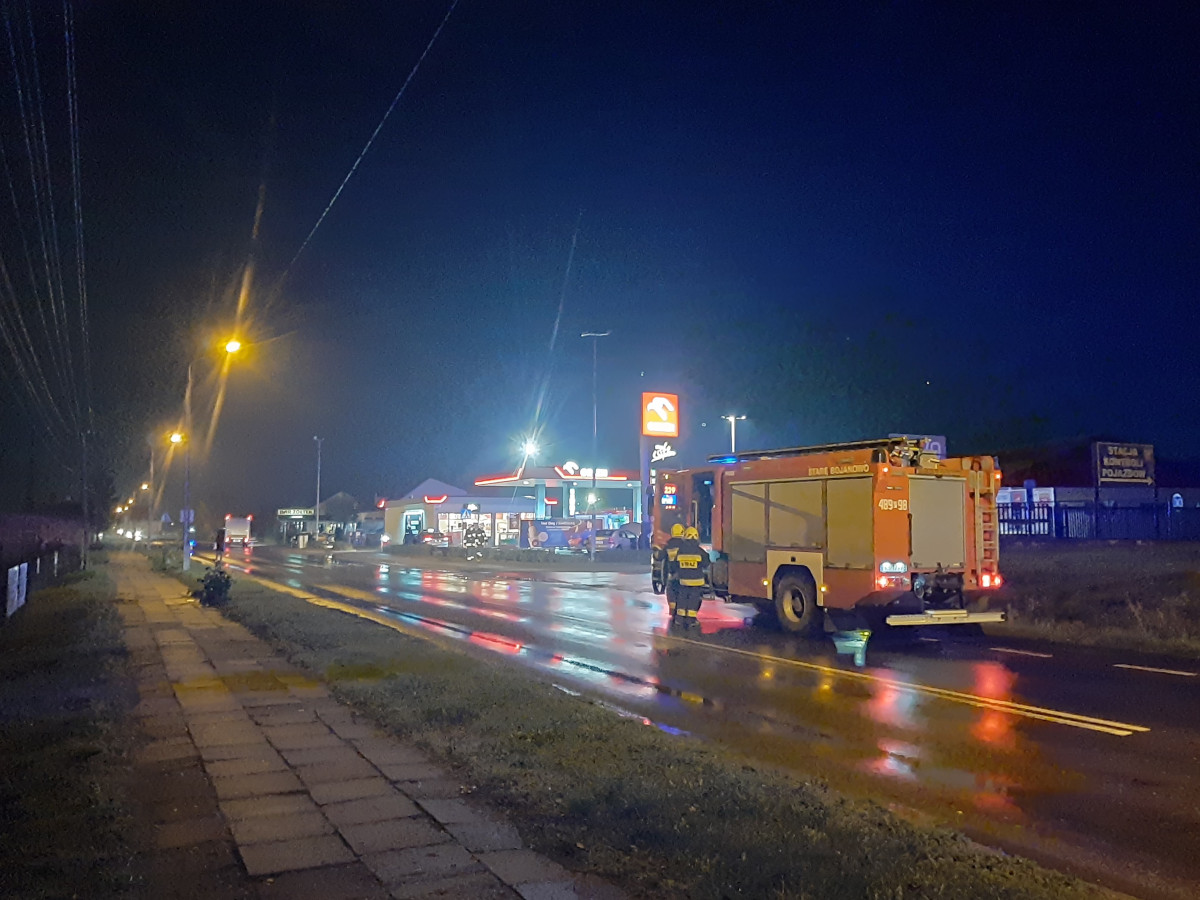 Wjechał w zbiorniki z gazem. Był pijany