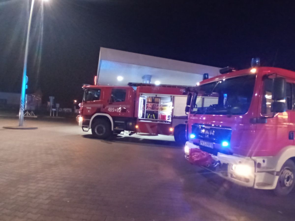 Wjechał w zbiorniki z gazem. Był pijany