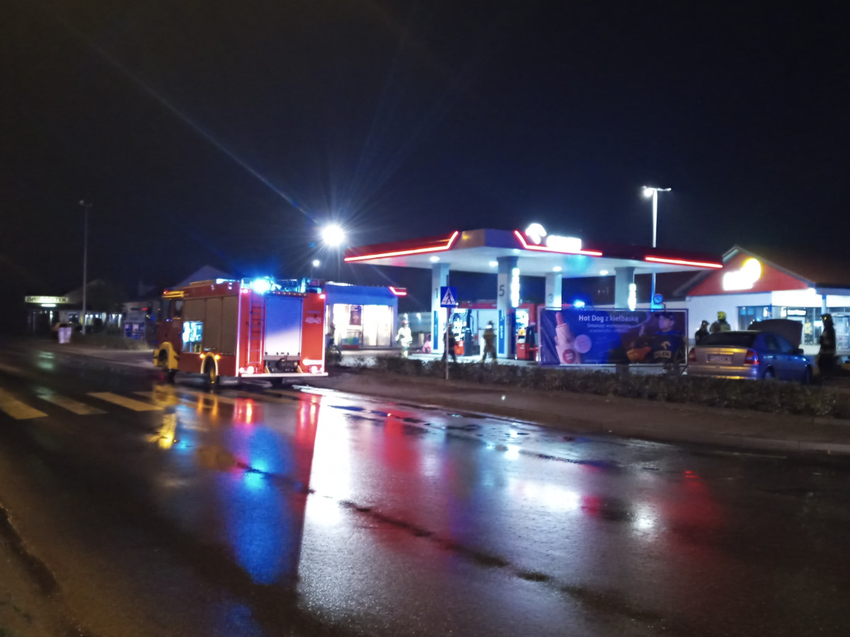 Wjechał w zbiorniki z gazem. Był pijany